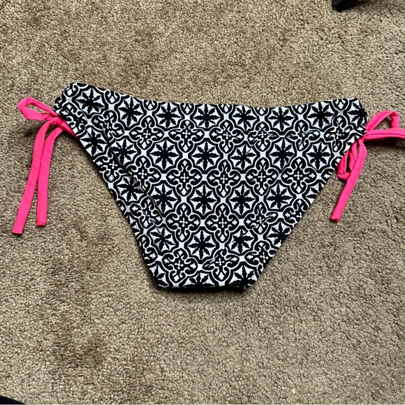 Next USA Black White Neon Pink Printed Bikini Bottoms Size Medium - Picture 2 of 4